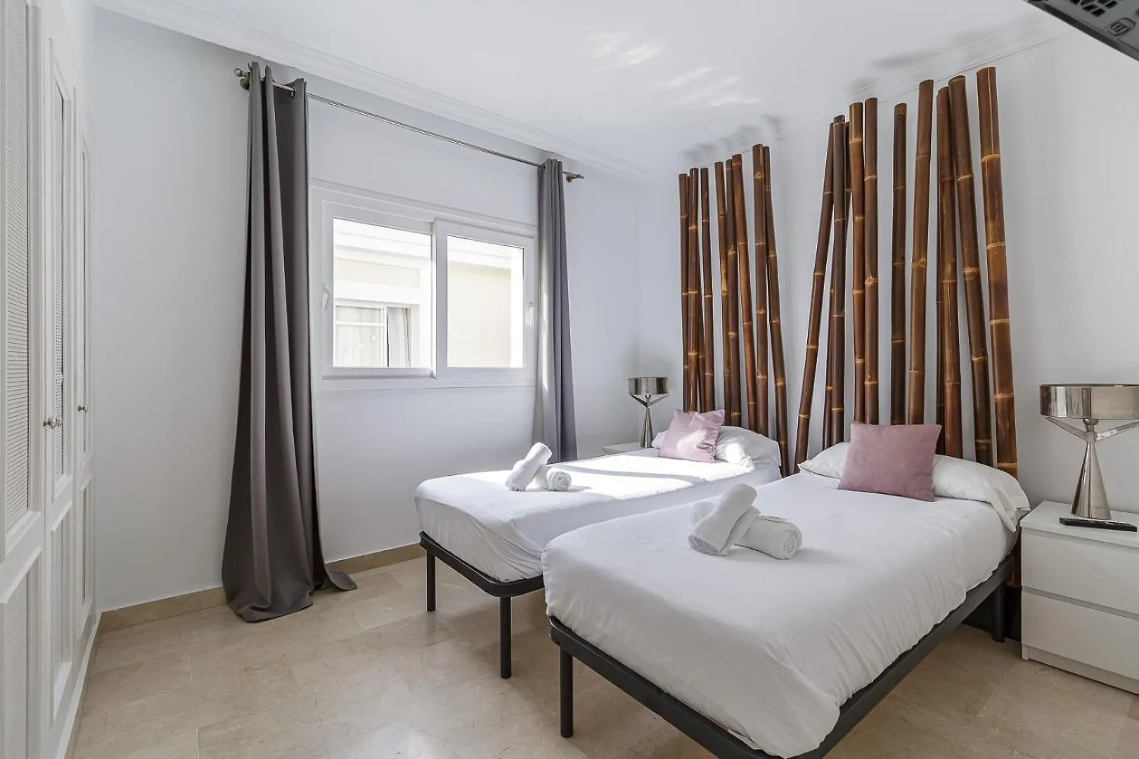 Spacious 2 Bed Duplex In Aloha Gardens Close To Puerto Banus マルベーリャ 0*,