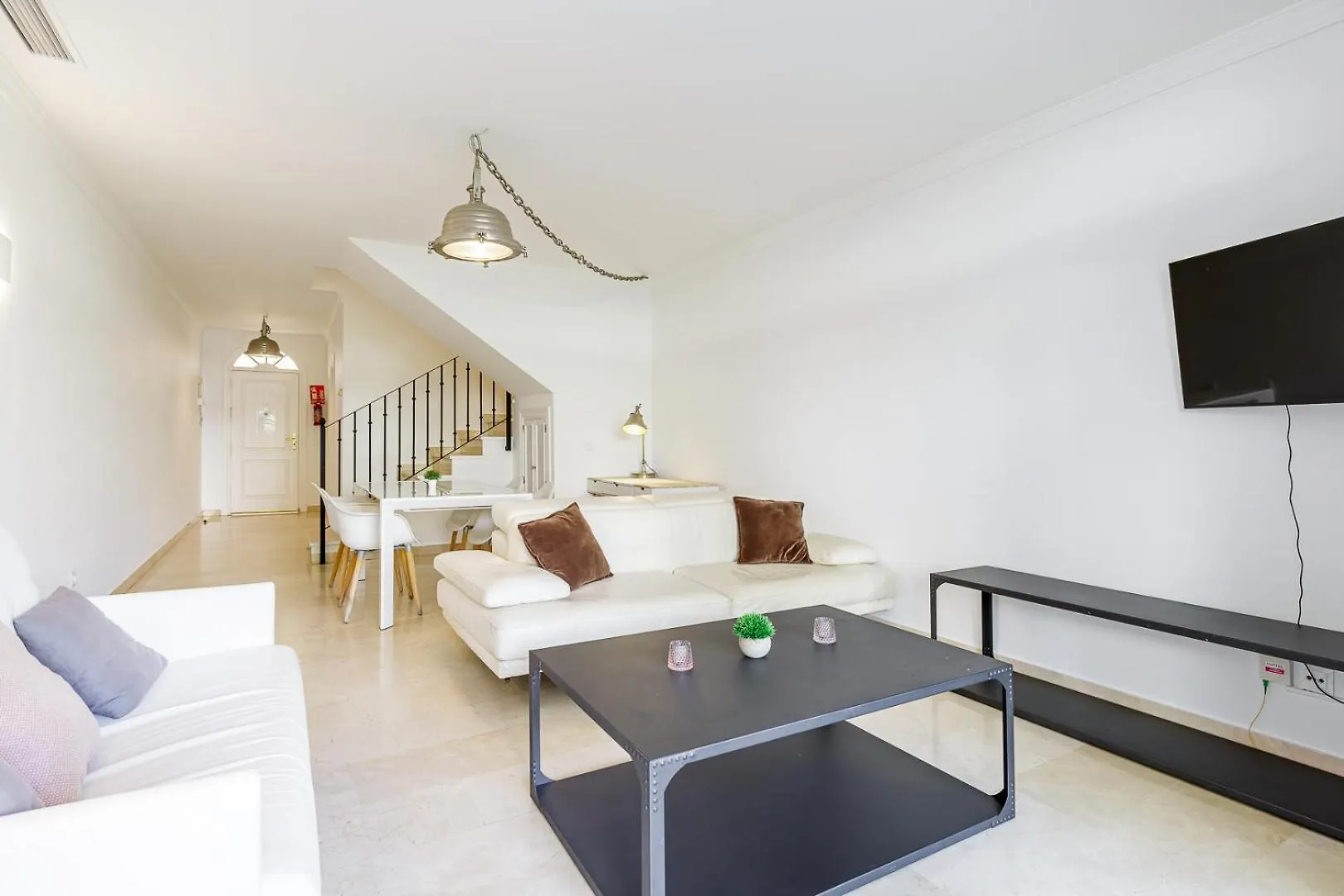 アパート Spacious 2 Bed Duplex In Aloha Gardens Close To Puerto Banus マルベーリャ