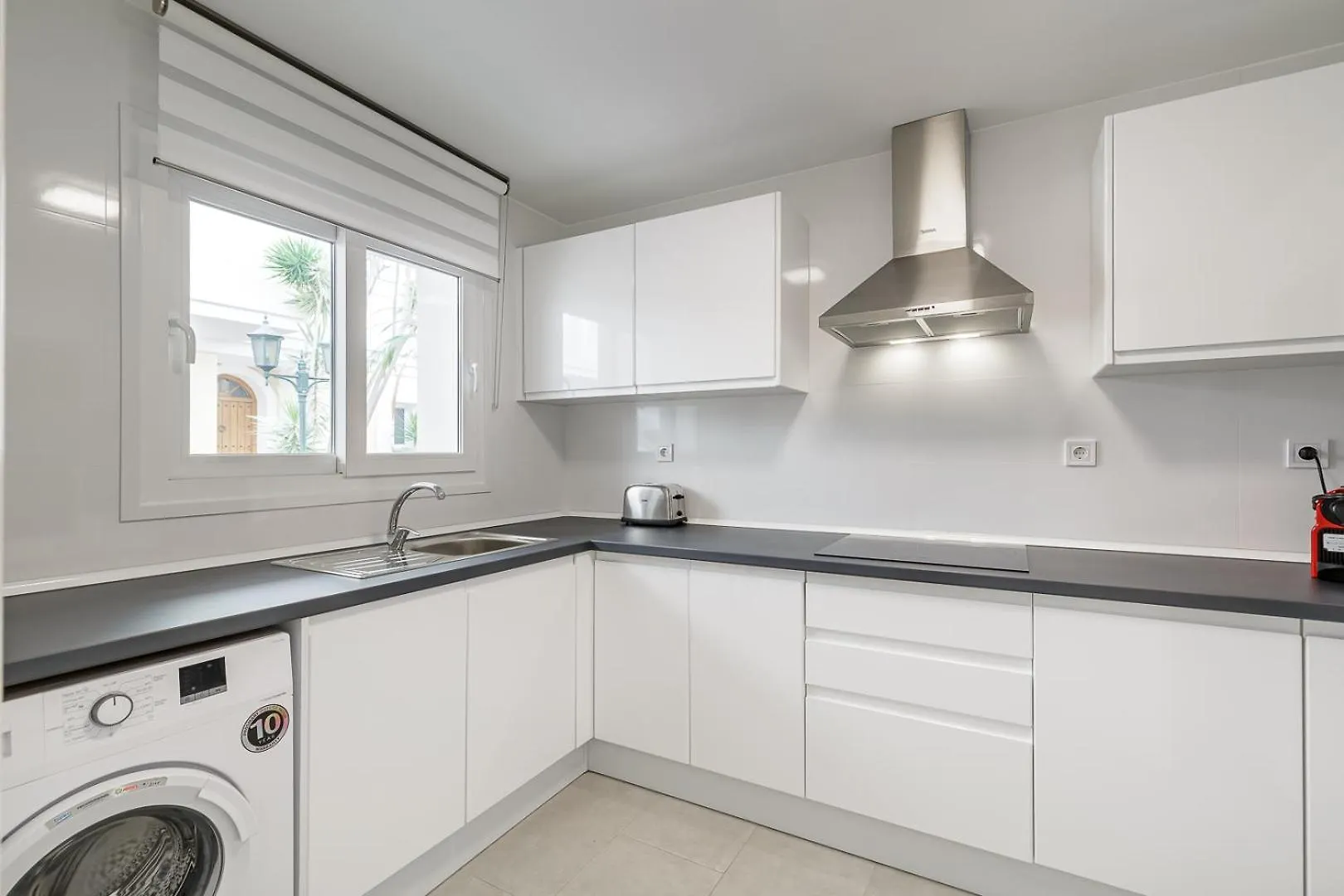 Spacious 2 Bed Duplex In Aloha Gardens Close To Puerto Banus マルベーリャ 0*,