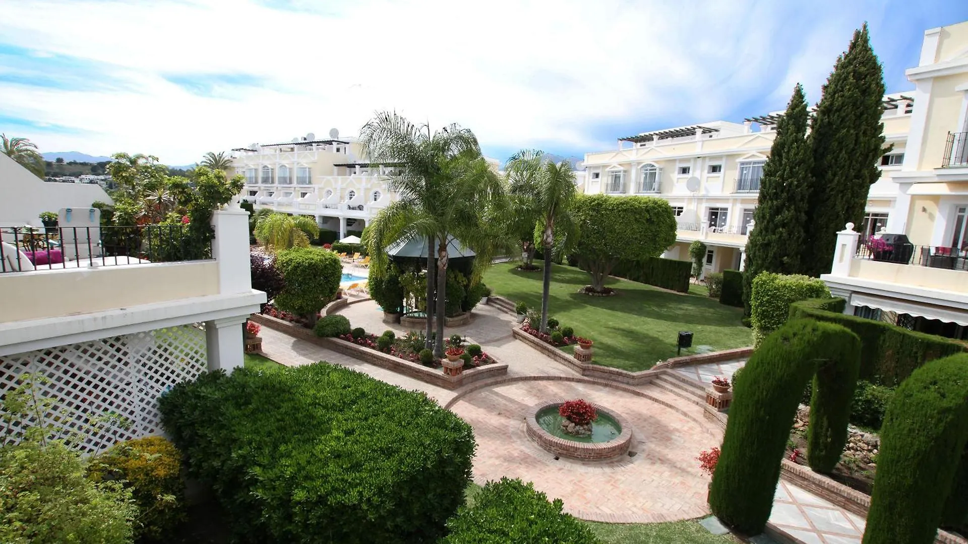 アパート Spacious 2 Bed Duplex In Aloha Gardens Close To Puerto Banus マルベーリャ