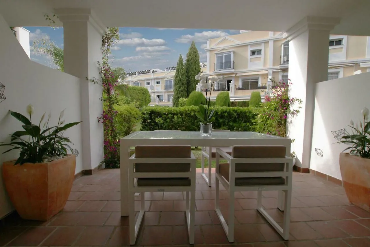 アパート Spacious 2 Bed Duplex In Aloha Gardens Close To Puerto Banus マルベーリャ