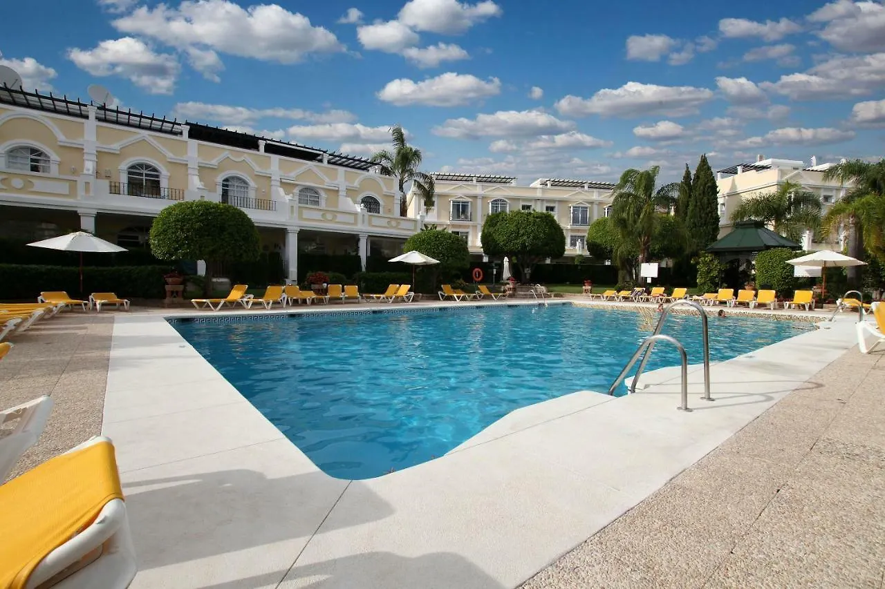 Spacious 2 Bed Duplex In Aloha Gardens Close To Puerto Banus マルベーリャ