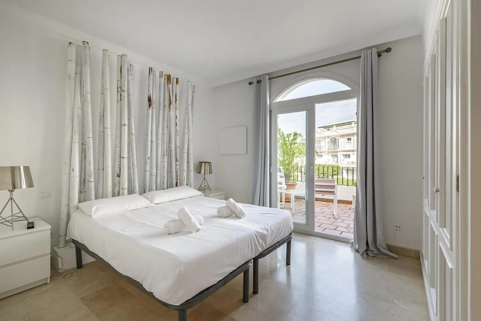 アパート Spacious 2 Bed Duplex In Aloha Gardens Close To Puerto Banus マルベーリャ スペイン