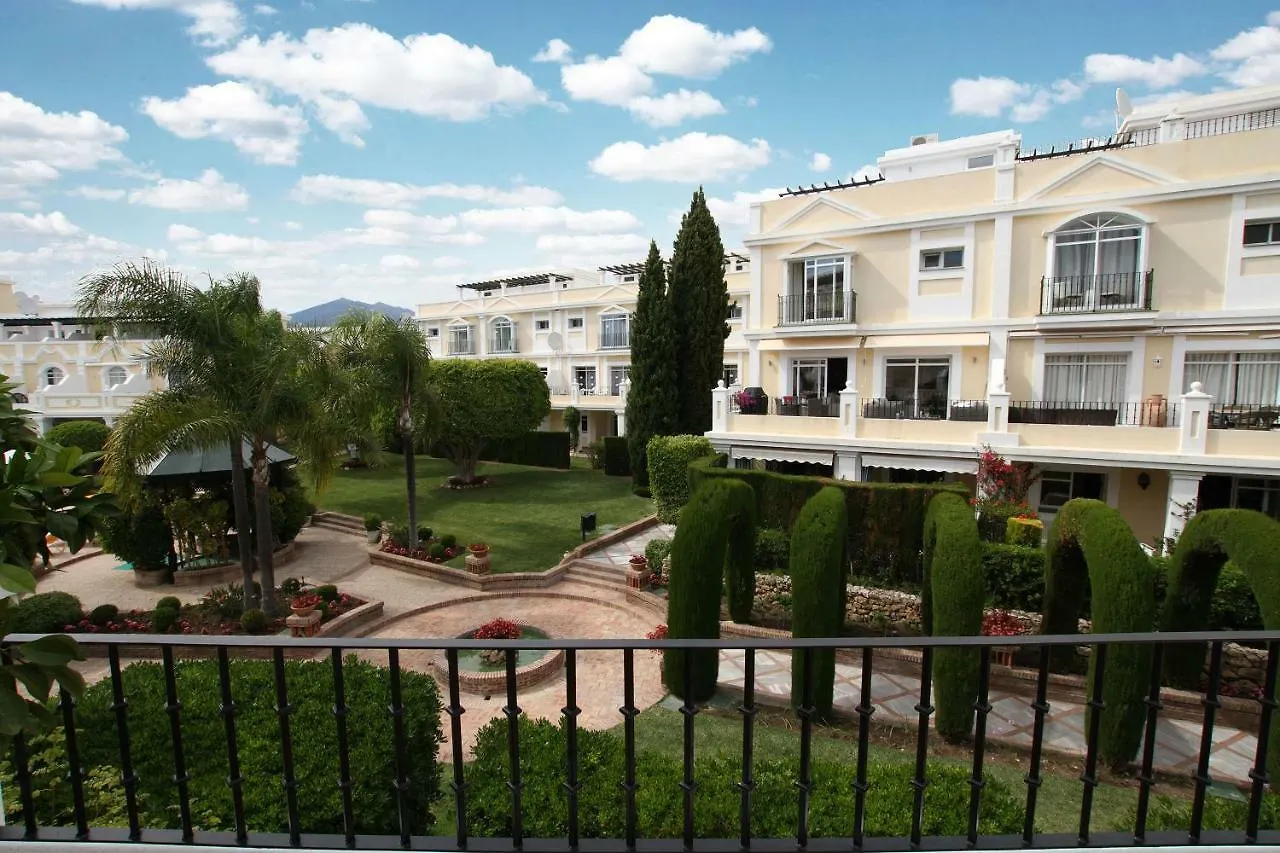 アパート Spacious 2 Bed Duplex In Aloha Gardens Close To Puerto Banus マルベーリャ