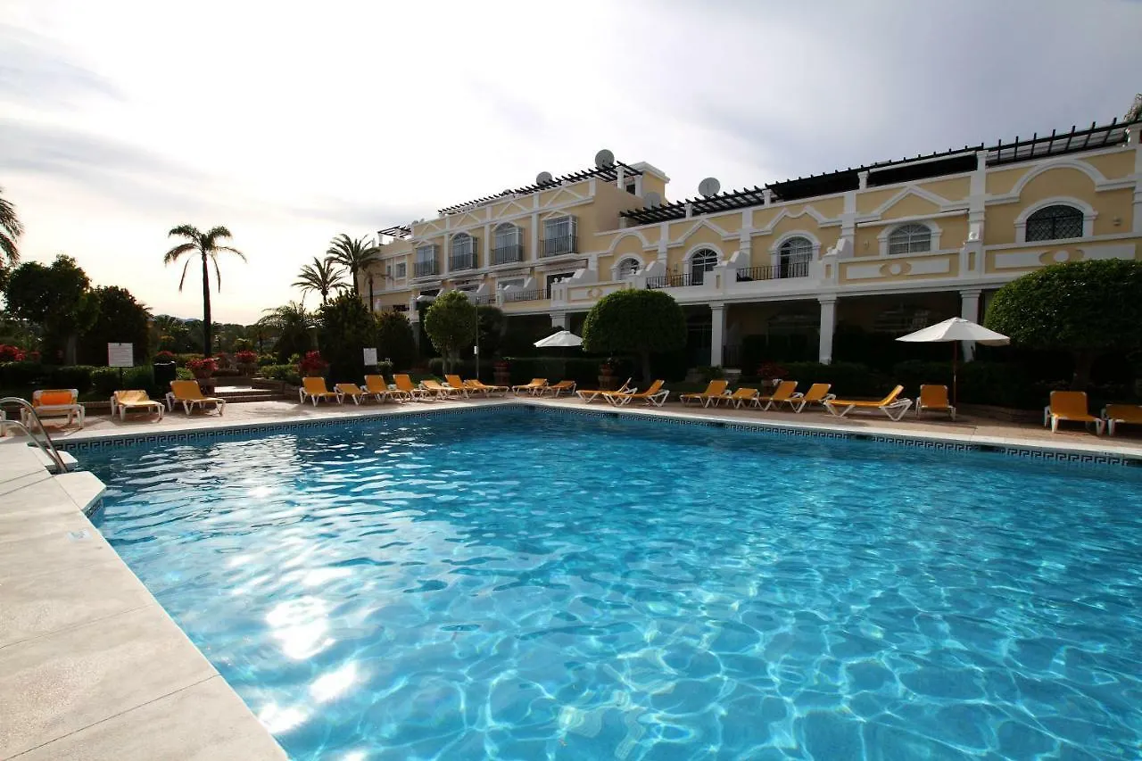 アパート Spacious 2 Bed Duplex In Aloha Gardens Close To Puerto Banus マルベーリャ スペイン